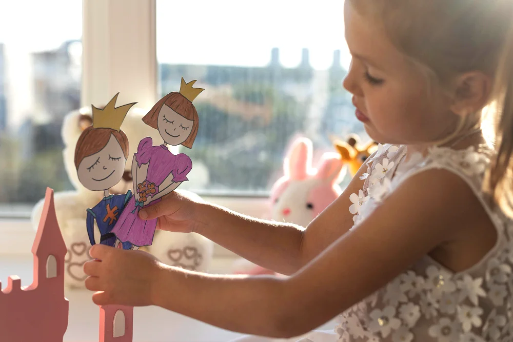 Teatr domowy z dziećmi - jak stworzyć magiczne przedstawienie w salonie